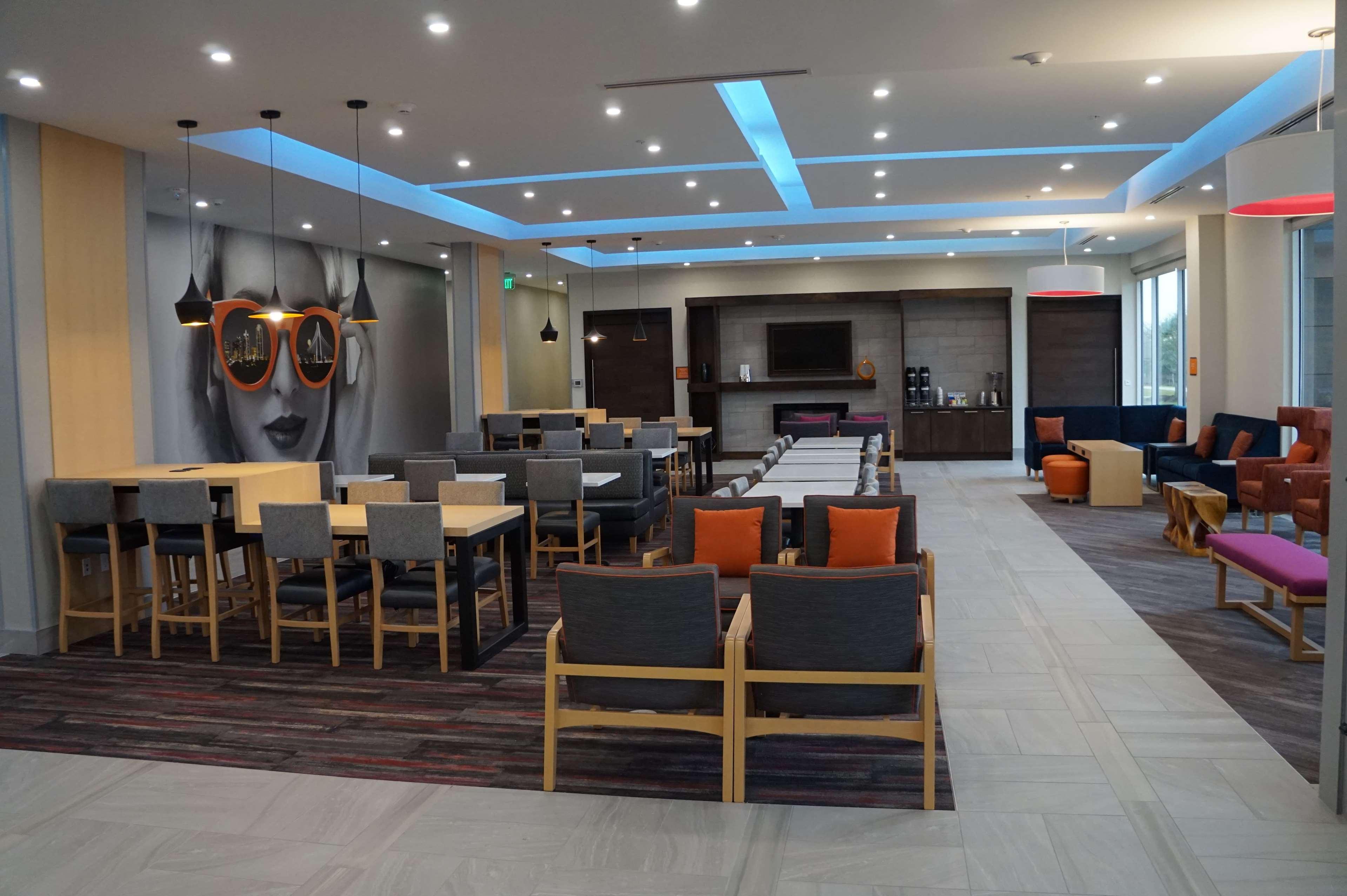 La Quinta Inn & Suites By Wyndham Lewisville Exterior photo