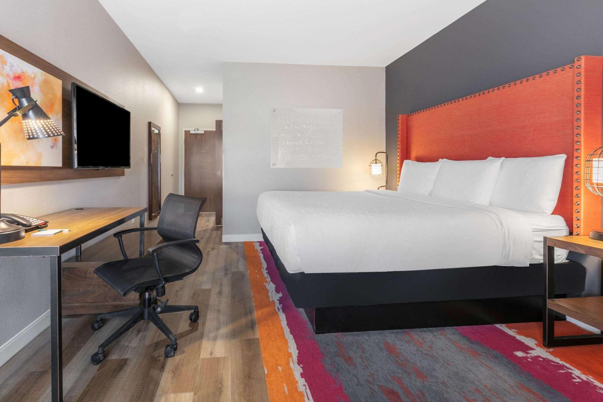 La Quinta Inn & Suites By Wyndham Lewisville Room photo