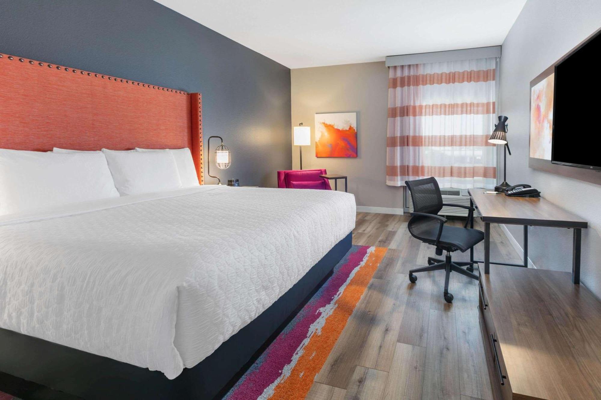 La Quinta Inn & Suites By Wyndham Lewisville Room photo