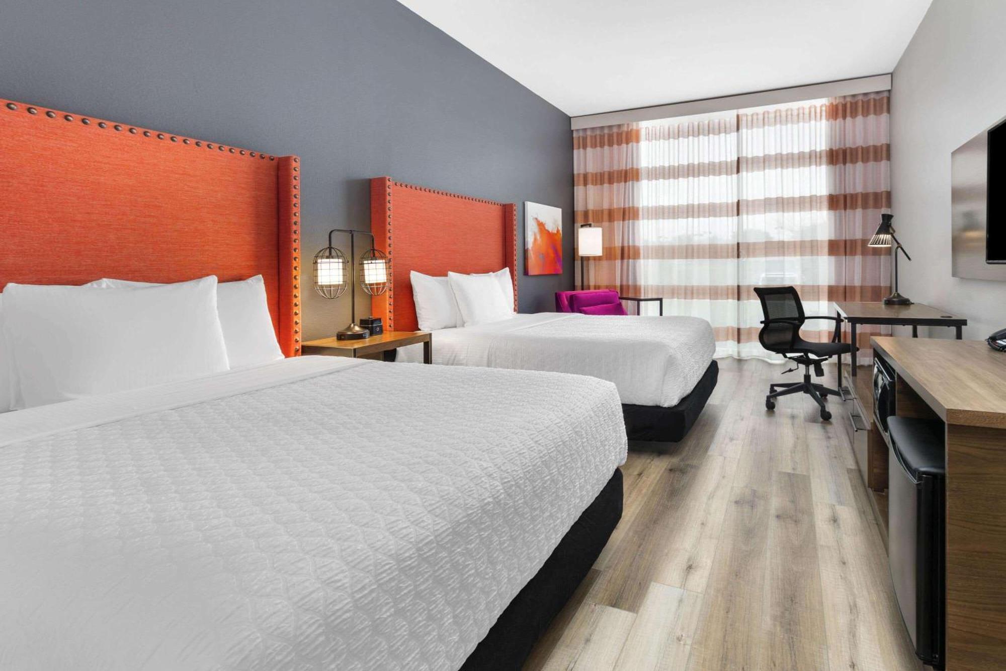 La Quinta Inn & Suites By Wyndham Lewisville Room photo